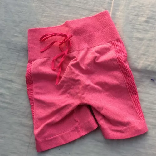 Shorts Y Tops Deportivos De Mujer 4 Shorts Y Tops Deportivos De Mujer – Image 4