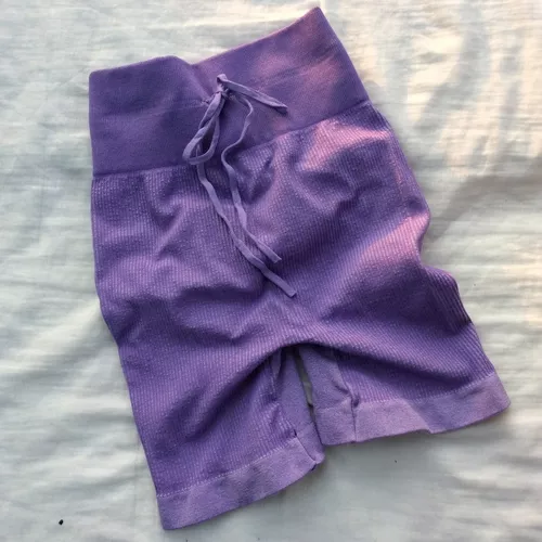 Shorts Y Tops Deportivos De Mujer 2 Shorts Y Tops Deportivos De Mujer – Image 2